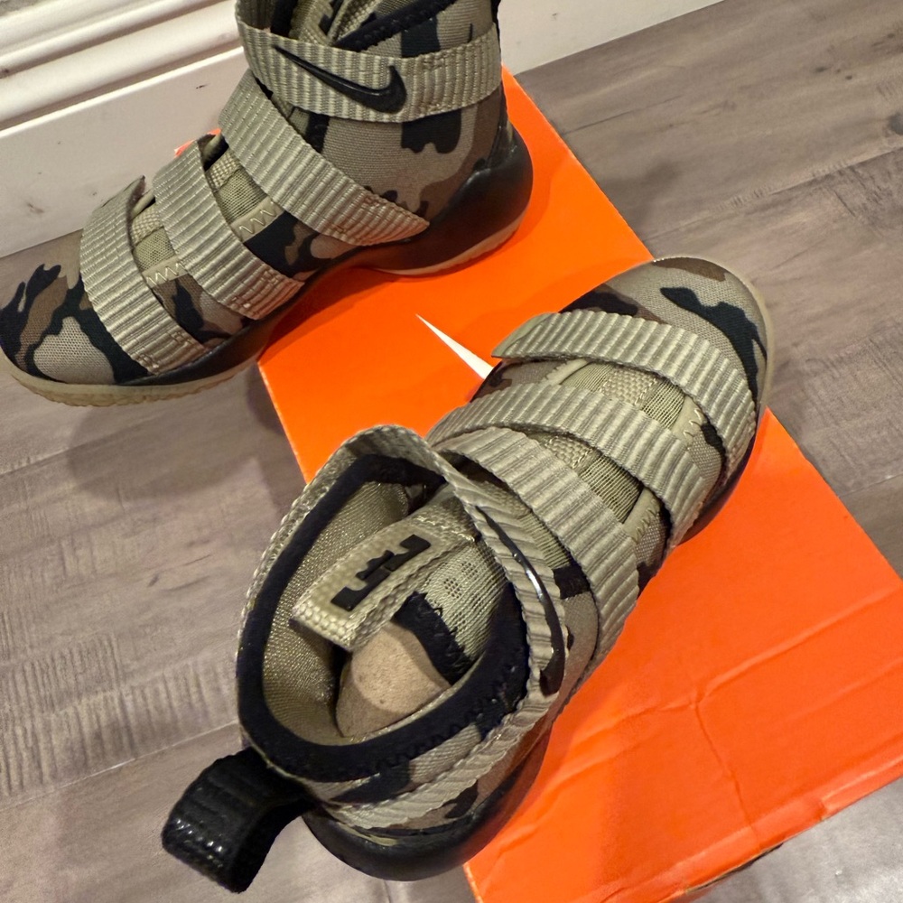 Kids Camouflage Strap Sneakers - Picture 6 of 7